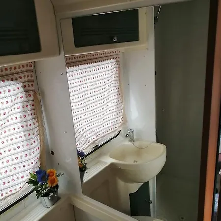 Autocaravana Fija En Parcela Ideal Para Surferos Campsite Lajares